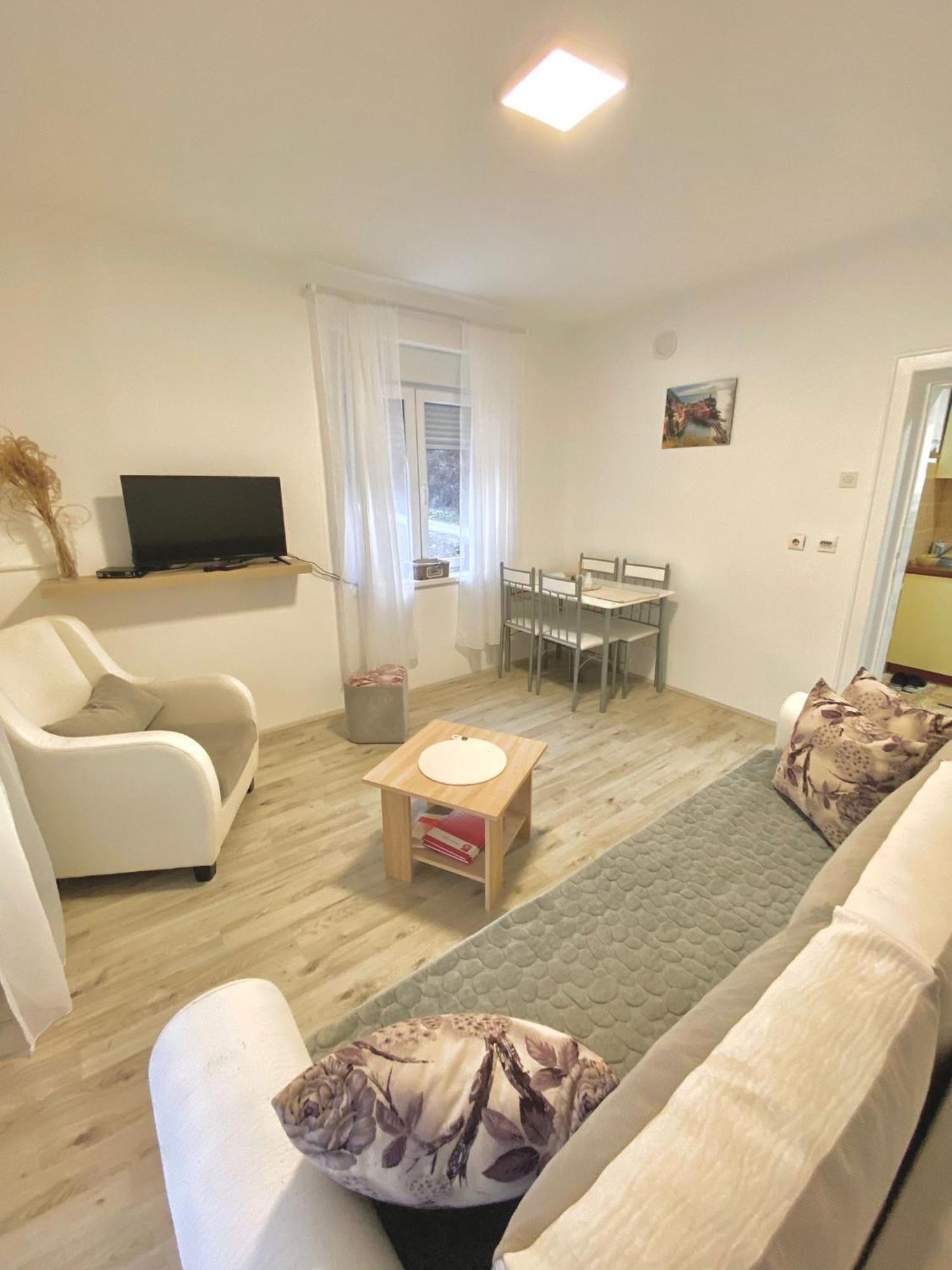 Apartman Bogdan ชาชาค ภายนอก รูปภาพ